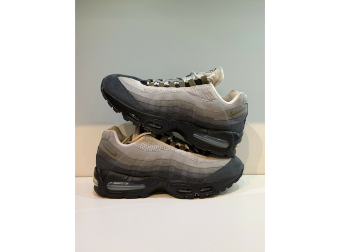 Nike Air Max 95 OG Big Bubble Black Medium Olive — T. 41 (Seconde main)