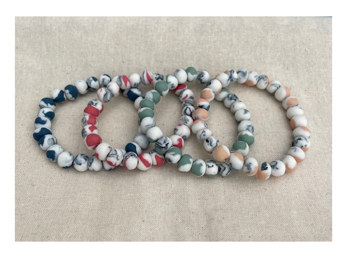 Bracelet de perles en porcelaine