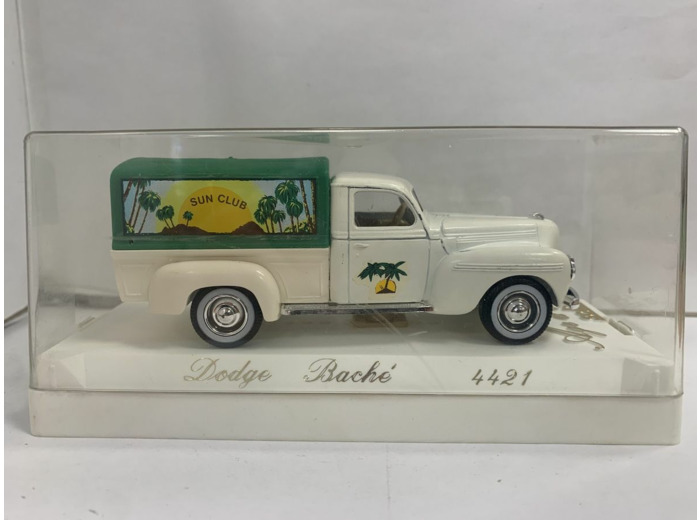 DODGE BACHE REF 4421 1/43 BOITE D'ORIGINE