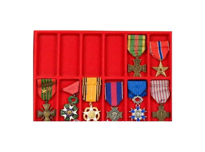 PLATEAUX ROUGE 12 CASES POUR MEDAILLES MILITAIRE 21296