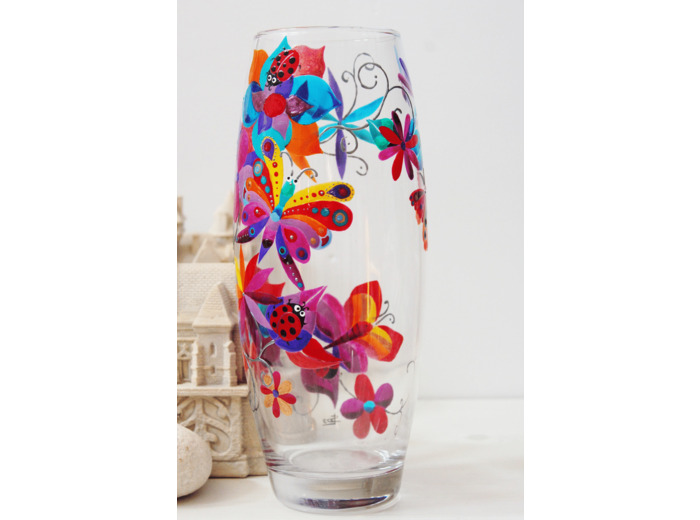 Grand vase multicolore peint à la main sur le thème des coccinelles et des papillons voletant au milieu des fleurs Pièce unique