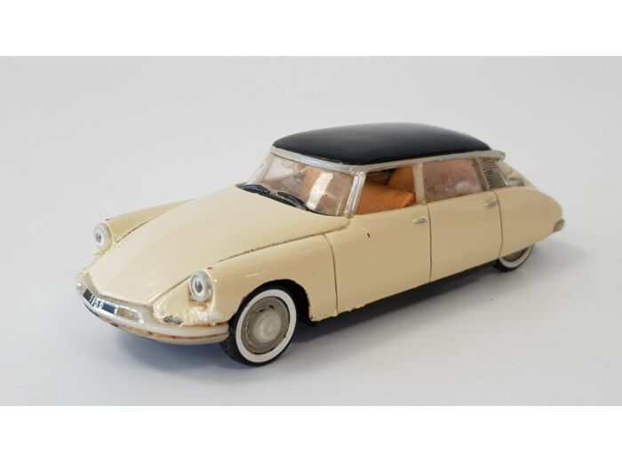 CITROEN DS 19 1956 UNIVERSAL HOBBIES 1/43 SANS BOITE voir état