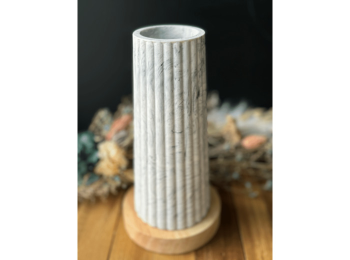 Vase artisanal en jesmonite