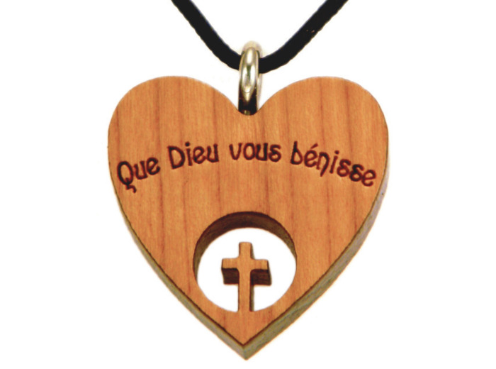 Coeur en Bois d'Erable Vernis  2,3cm avec Cordon - CROIX ÉVIDÉ