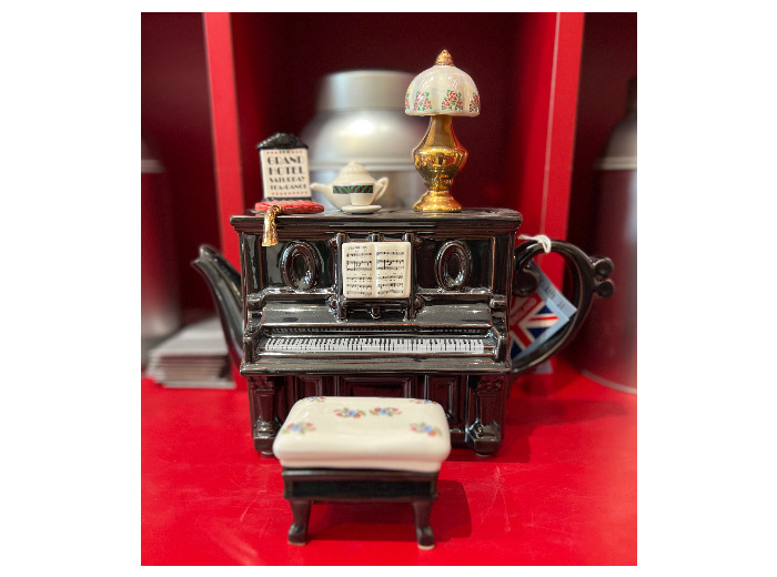 Théière excentrique anglaise piano