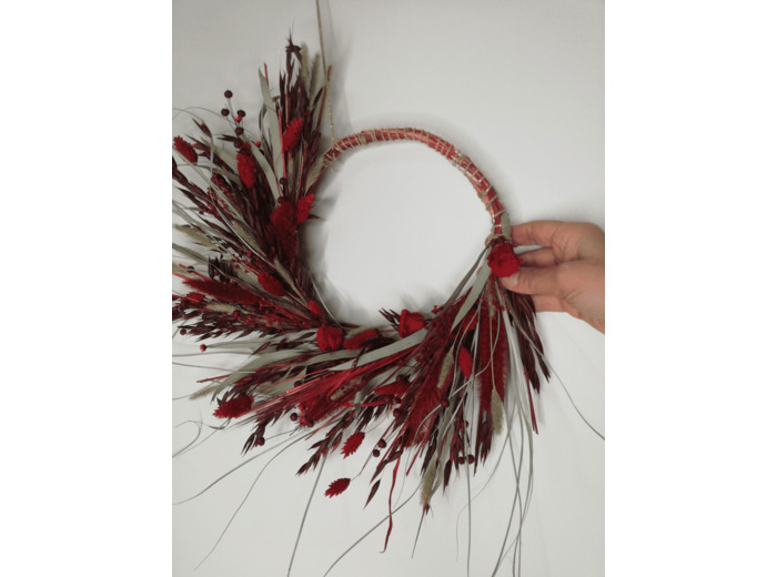 Couronne de roses rouges éternelles<br>graminées & eucalyptus