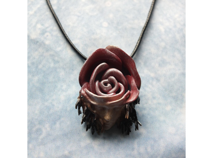 Pendentif "Rose pleureuse"