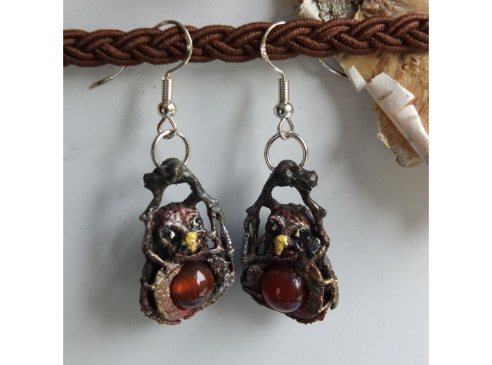 Boucles d'oreilles "Les ailes de la nuit" Chouette et pierre naturelle Cornaline