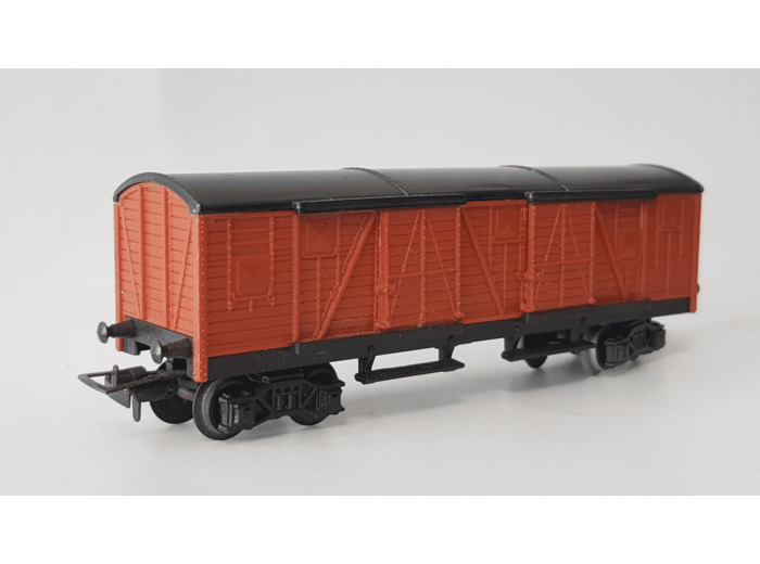 Gégé HO WAGON COUVERT A BOGIES SANS MARQUAGE SANS BOITE