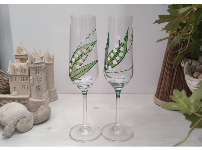 Duo de flutes à champagne en cristal de bohème peintes à la main sur le thème délicat du muguet