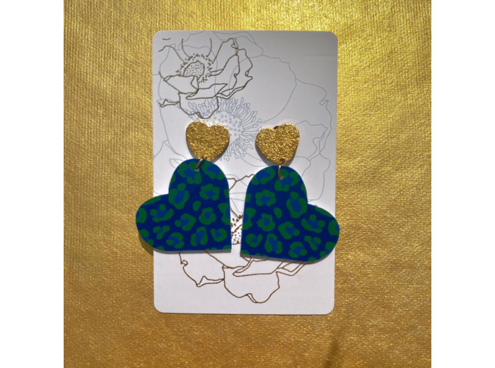 Boucles d'oreilles coeur coloris bleu motif léopard vert