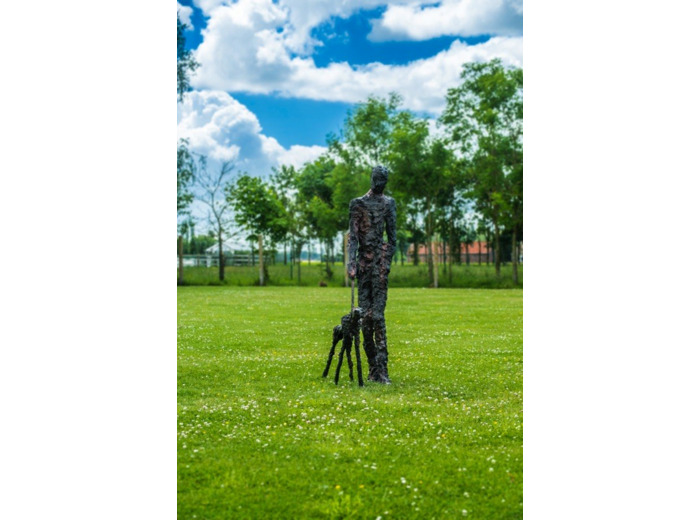 Sculpture bronze To lead by Gardeco