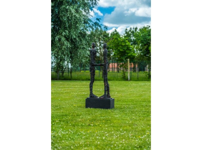 Sculpture bronze To Greet Gardeco