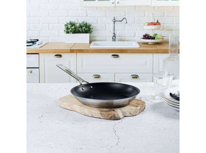 1826 POELE INOX ET REVETEMENT ANTI ADHESIF  AVEC POIGNEE