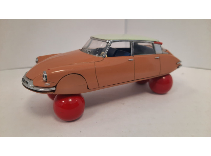 CITROËN DS SUR BALLON VITESSE 1/43