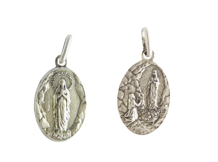 Médaille 18mm en Métal Argenté - VIERGE / APPARITION LOURDES