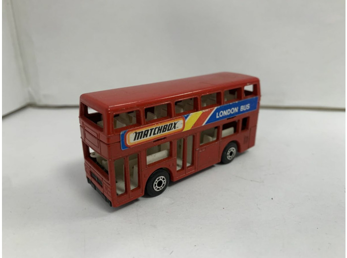 LONDON BUS LESNEY ENGLAND 1981 ROUGE MATCHBOX SANS BOITE
