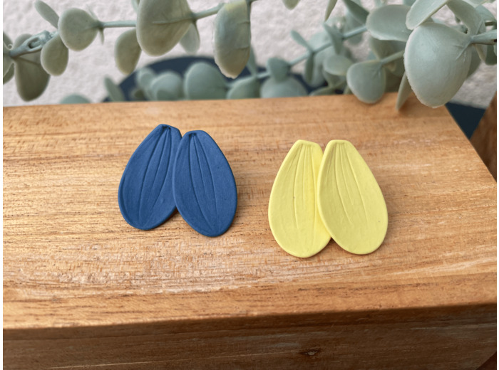 Clous d'oreille en porcelaine colorée