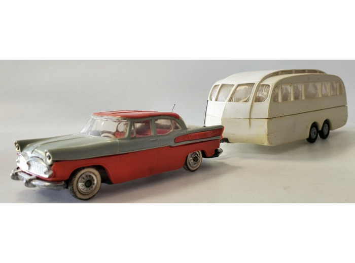 SIMCA CHAMBORD ROUGE GRIS ET CARAVANE HENON NOREV PLASTIQUE 1/43 SANS BOITE
