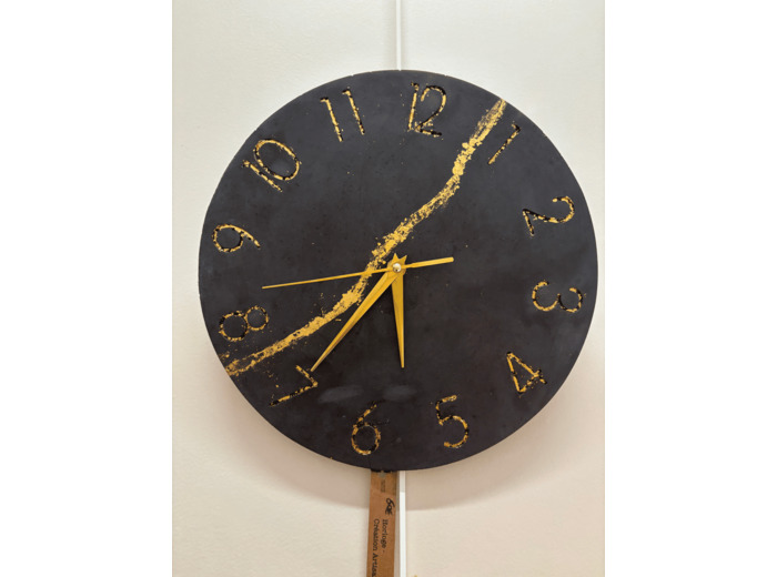 Horloge en Jesmonite