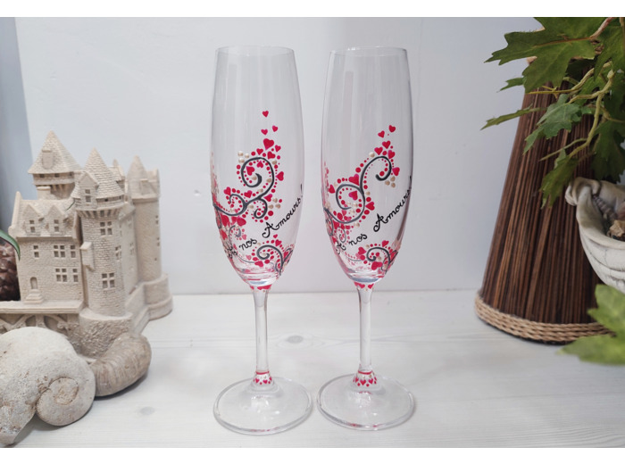 Duo de flutes à champagne en cristal saint Valentin peintes à la main décorées de bouquets de petits coeurs rouges