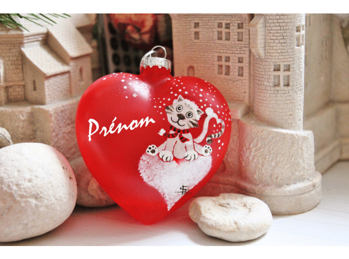 Jolie boule de noël en verre peinte à la main et en forme de coeur petit chat coquin personnalisable par le prénom de votre choix, signée