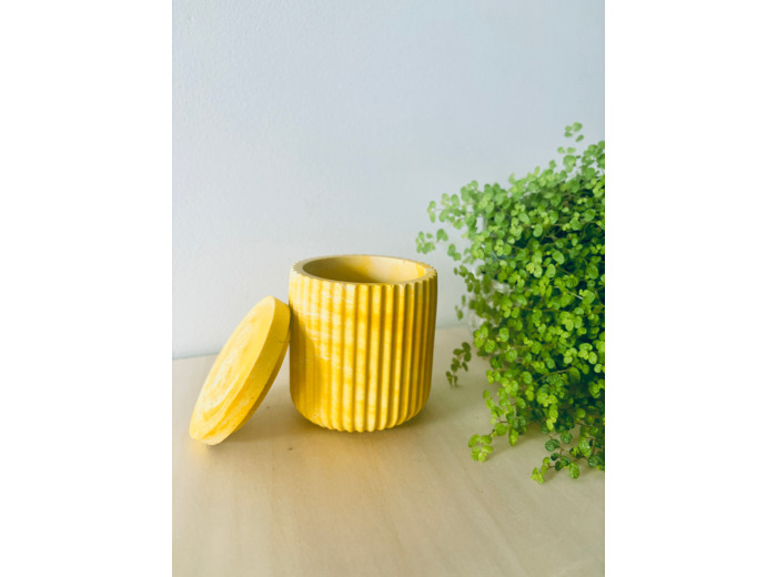 Pot en Jesmonite cannelé