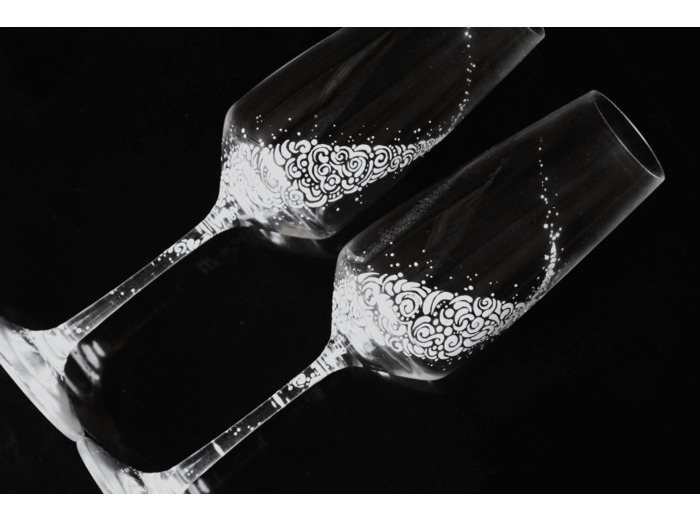 Duo de flutes à champagne en cristal peintes à la main décorées volutes blanches ces verres peuvent être personnalisés