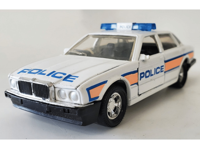 JAGUAR XJ6 POLICE SUPER KINGS MATCHBOX 1987 1/32 SANS BOITE