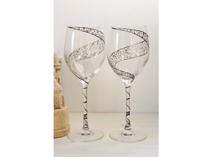 Duo de verres en cristal peints à la main décorés de petites fleurs blanc nacrées et argentés en relief, pièces uniques et personnalisables