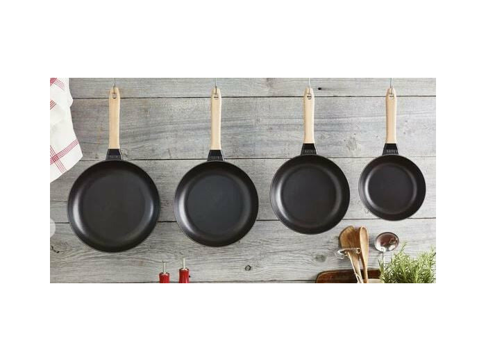 POELE EN FONTE 20 CM