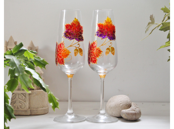 Duo de flutes à champagne en cristal peintes à la main sur le thème de l'automne et ses feuilles mortes pièces originales et uniques