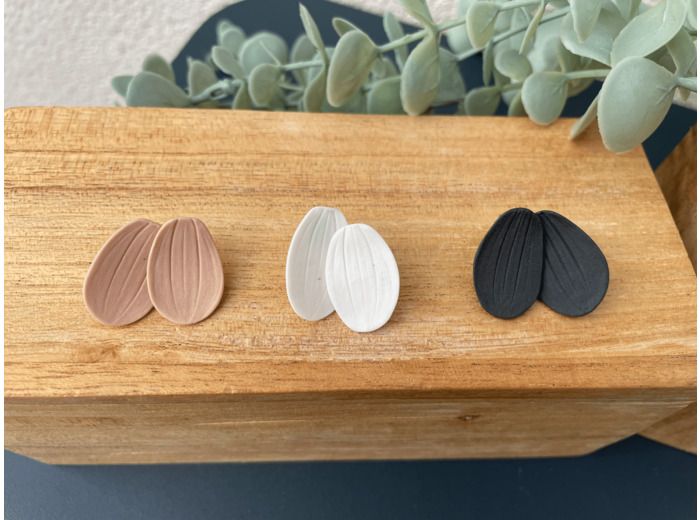 Clous d'oreille en porcelaine blanche ou colorée