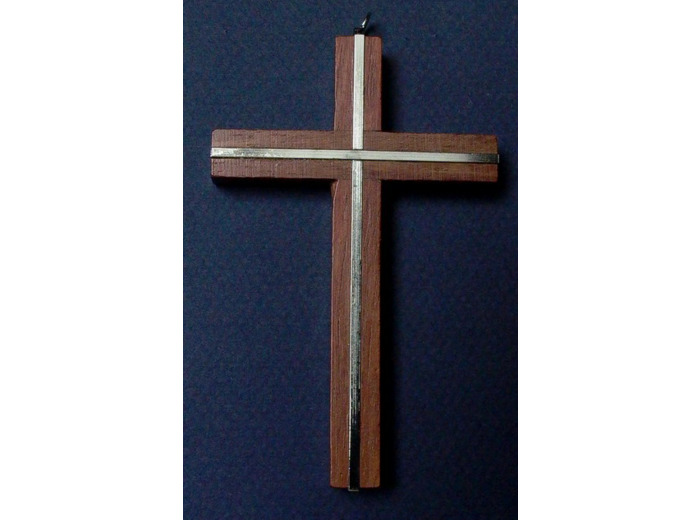Croix bois incrustée de métal 9x6cm