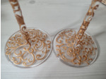 Verres peints à la main décorés de façon artisanale de volutes cuivrées en relief