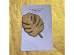 Broche monstera fond jaune dessin blanc