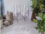 Verres à pied en cristal décoré à la main aux coloris pastels allant du blanc au rosé représentant de jolies fleurs de dune