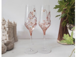 Verres à pied décorés à la main personnalisable représentant des volutes cuivrées agrémentées de petits strass dorés