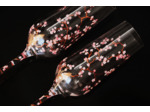 Lot de deux flutes à champagne peintes à la main sur le thème des cerisiers du Japon au coloris rose et cuivre, pièces originales et uniques