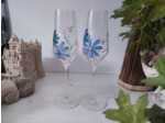 Flutes à champagne peintes à la main avec strass décorées de libellules bleues voletant de fleur en fleur