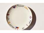 Assiette enfant  personnalisée et artisanale de 19 cm représentant des petites poules et poussins, très colorée, signée et daté
