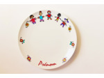 Assiette en porcelaine personnalisable au prénom de votre choix sur le thème des enfants du monde peinte à la main 19cm, signée et daté