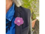 Broche anémone coloris rose pois bleus