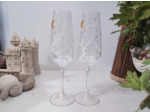 Flutes à champagne en cristal peintes à la main blanc perle personnalisables décorées par une forêt d'arbres enneigés sous la lune