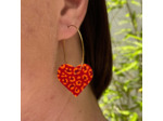 Boucles d'oreilles créoles coeur fond rouge motif léopard orange