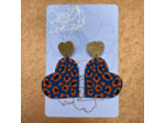 Boucles d'oreilles coeur coloris bleu motif léopard orange.