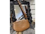 B1016 Banane cuir camel