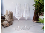 Grandes flutes à champagne en cristal peintes à la main dans les coloris blanc perle décorées de petites libellules