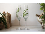 Duo de flutes à champagne en cristal de bohème peintes à la main sur le thème délicat du muguet coloris blancs et verts