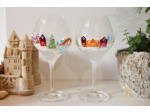 Duo de deux verres à pied peints à la main sur le thème de Noël représentant un joli petit village sous la neige verre signé personnalisable